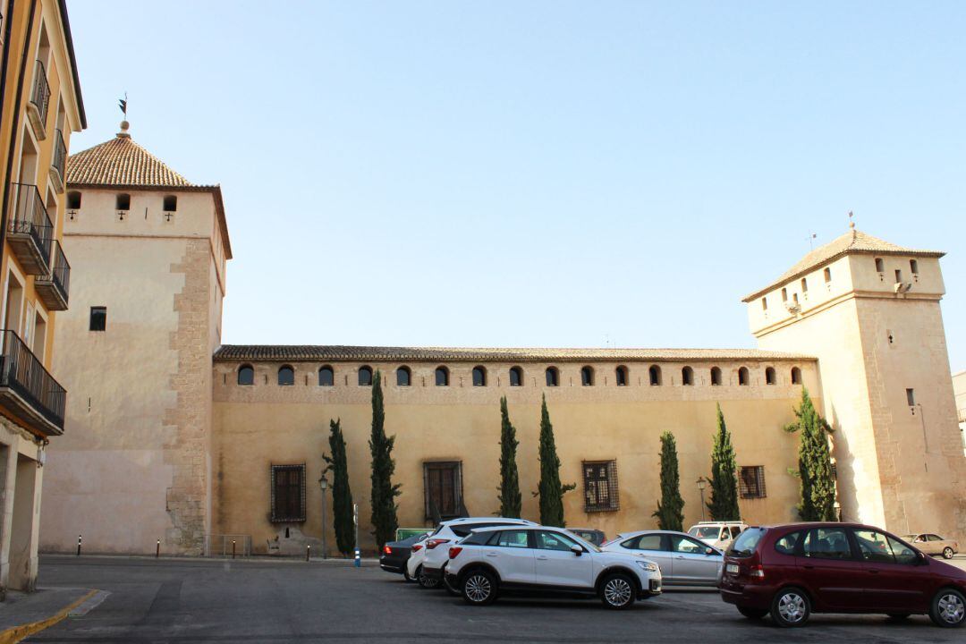 Imagen general de la zona donde se ha ubicado tradicionalmente el mercado con el Palau Comtal al fondo