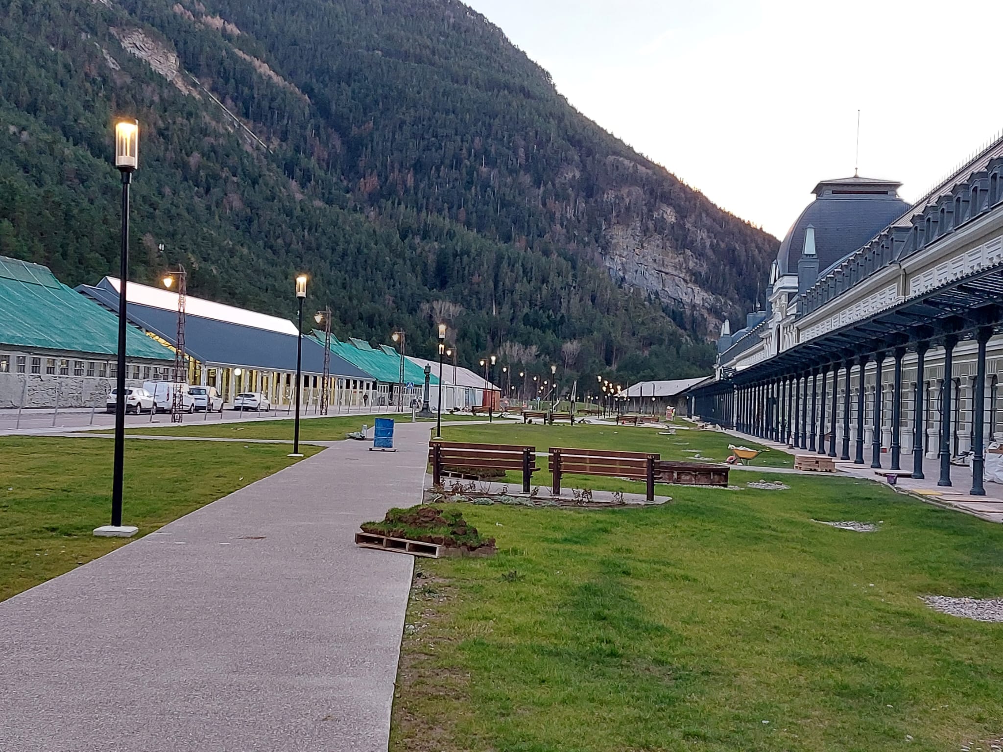 Imagen de la explanada, este miércoles, en las últimas pruebas de iluminación