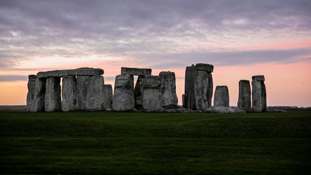 Enigmas y Misterios con Álvaro Martín: Stonehenge revela sus secretos en un viaje a través de la historia y el misterio