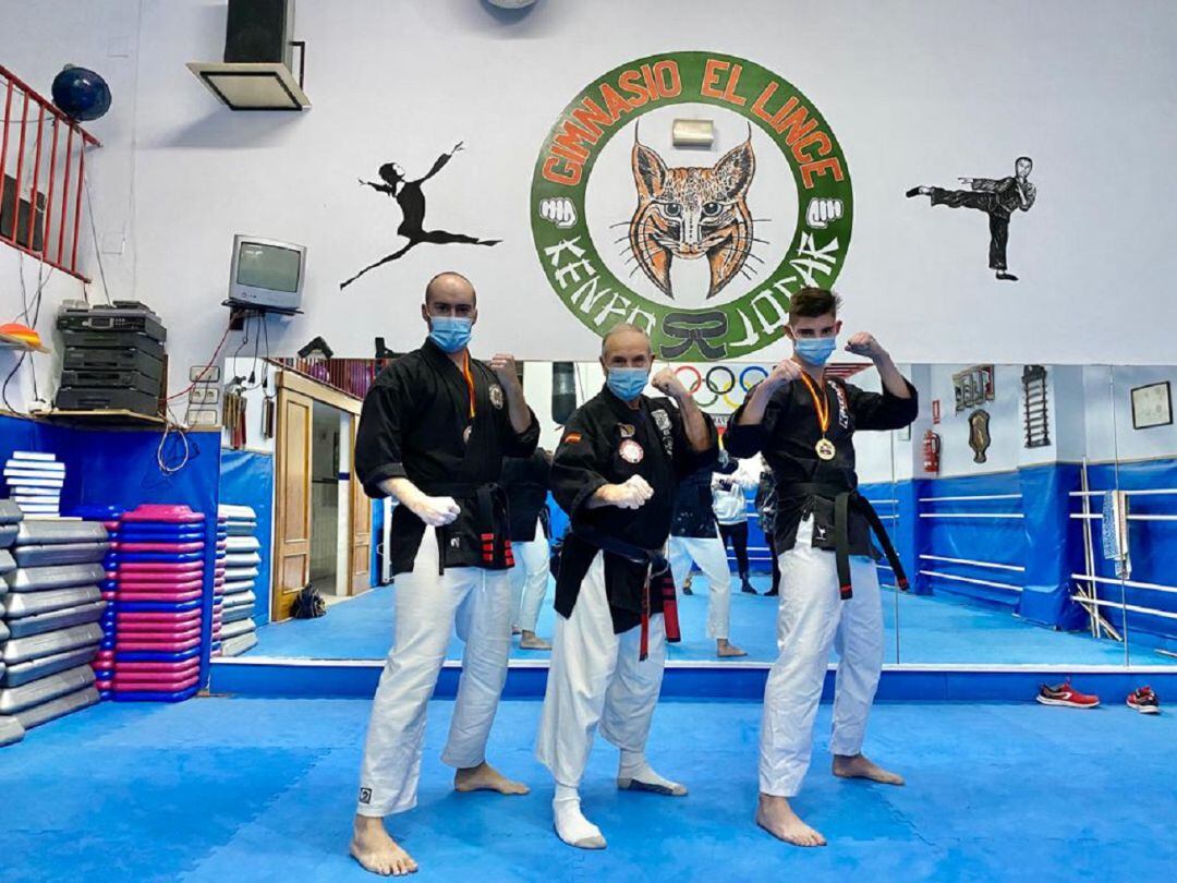 De izquierda a derecha, Rubén Ramírez, Manuel Cueva y David Valenzuela en las instalaciones de Gimnasio El Lince