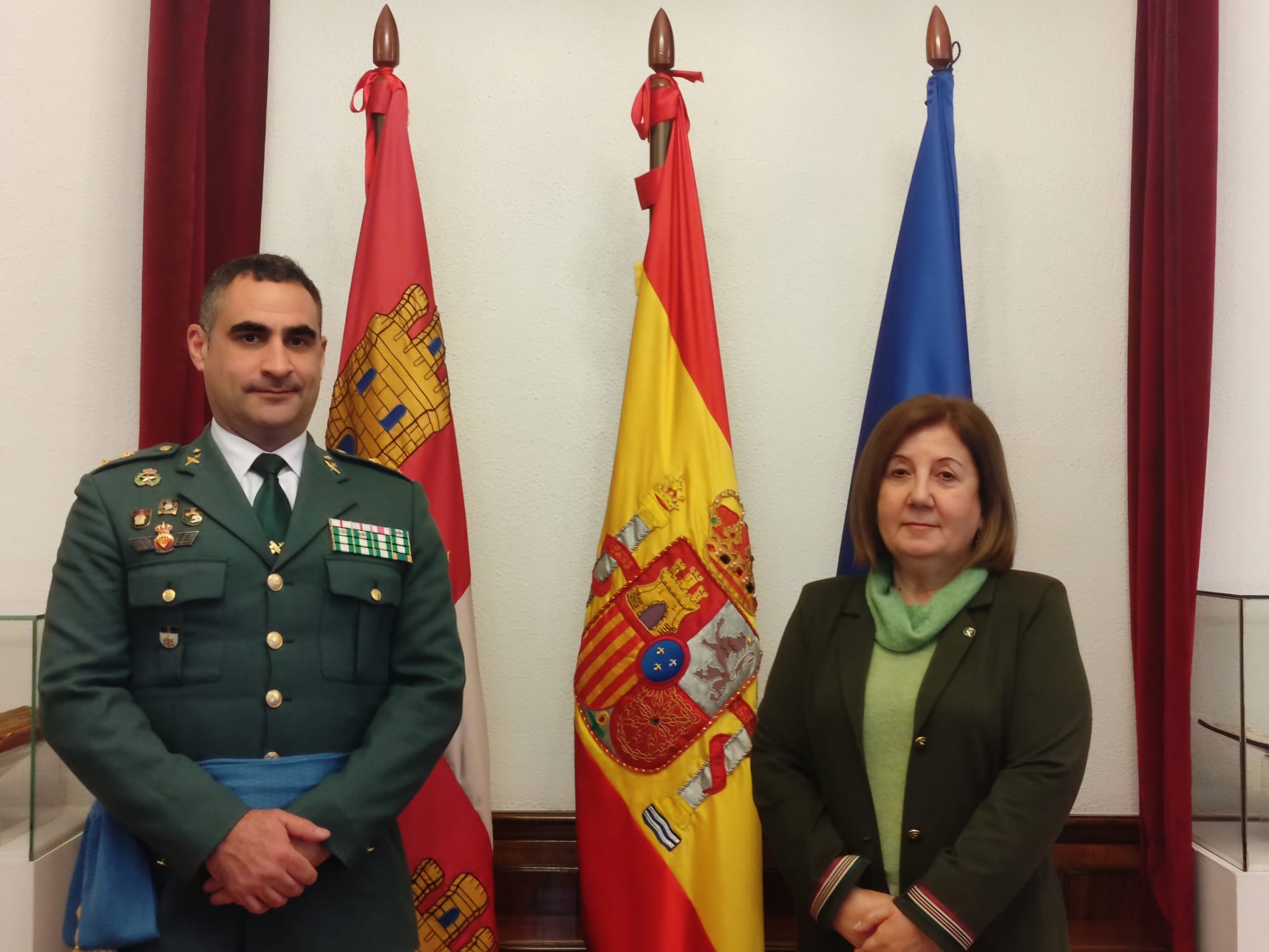 La subdelegada del Gobierno en Salamanca, Rosa López, recibe al teniente coronel Arturo Marcos, nuevo jefe de la Comandancia de la Guardia Civil