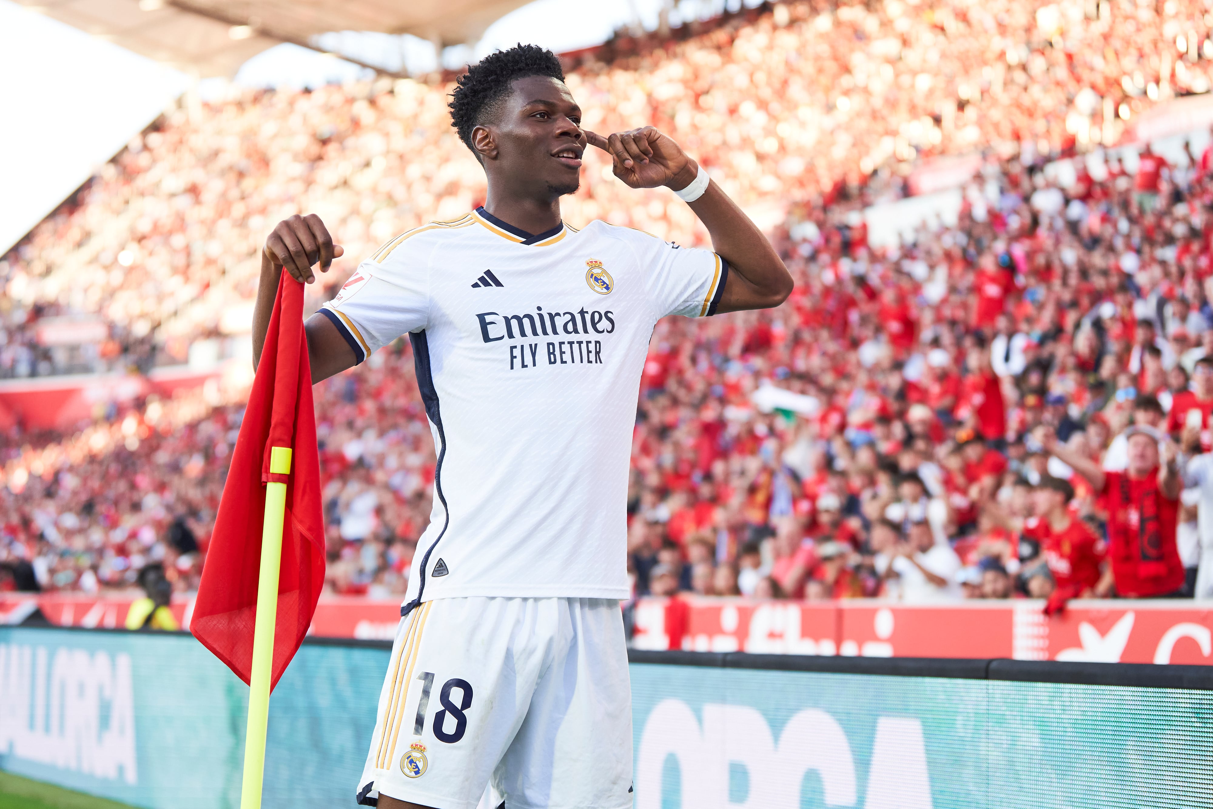 Aurelien Tchouameni durante un partido del Real Madrid en LaLiga EA Sports. (Photo by Rafa Babot/Getty Images)