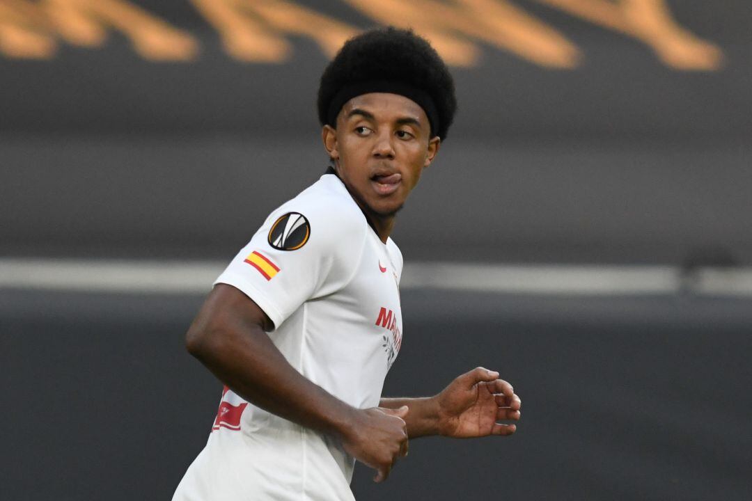 Koundé, central francés del Sevilla.