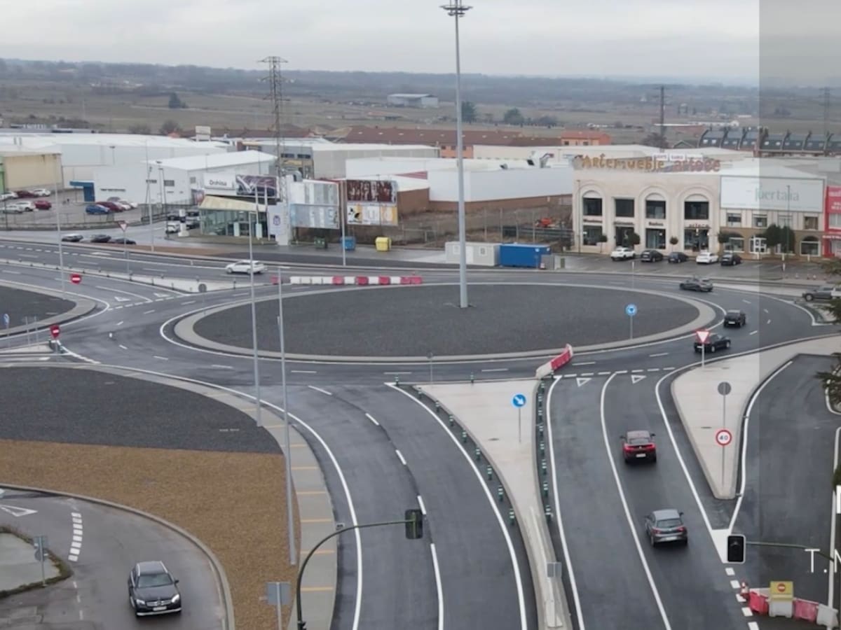 El Ministerio de Transportes abre al tráfico la nueva rotonda de Trobajo en la N-120