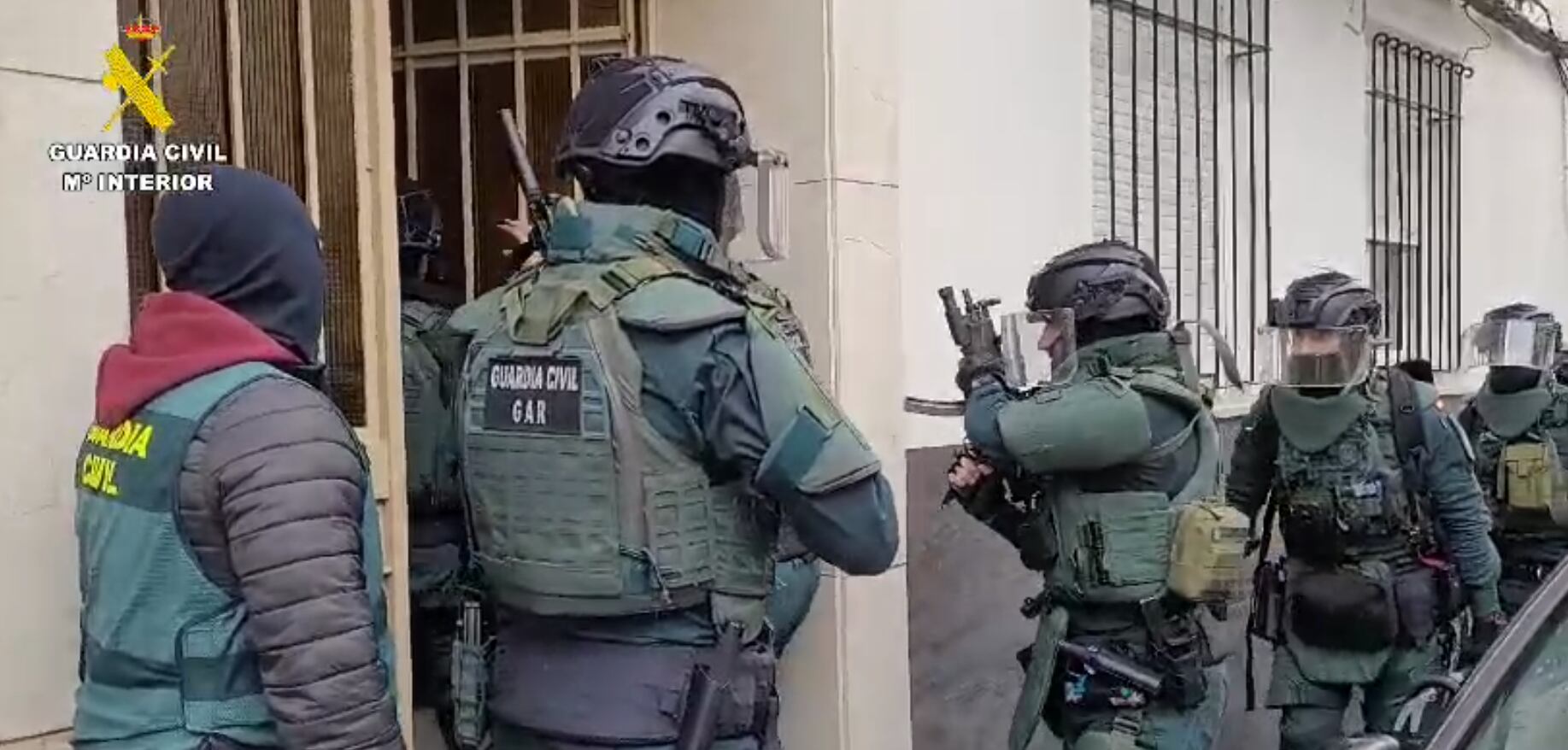 Agentes actúan en la Operación Pralin.