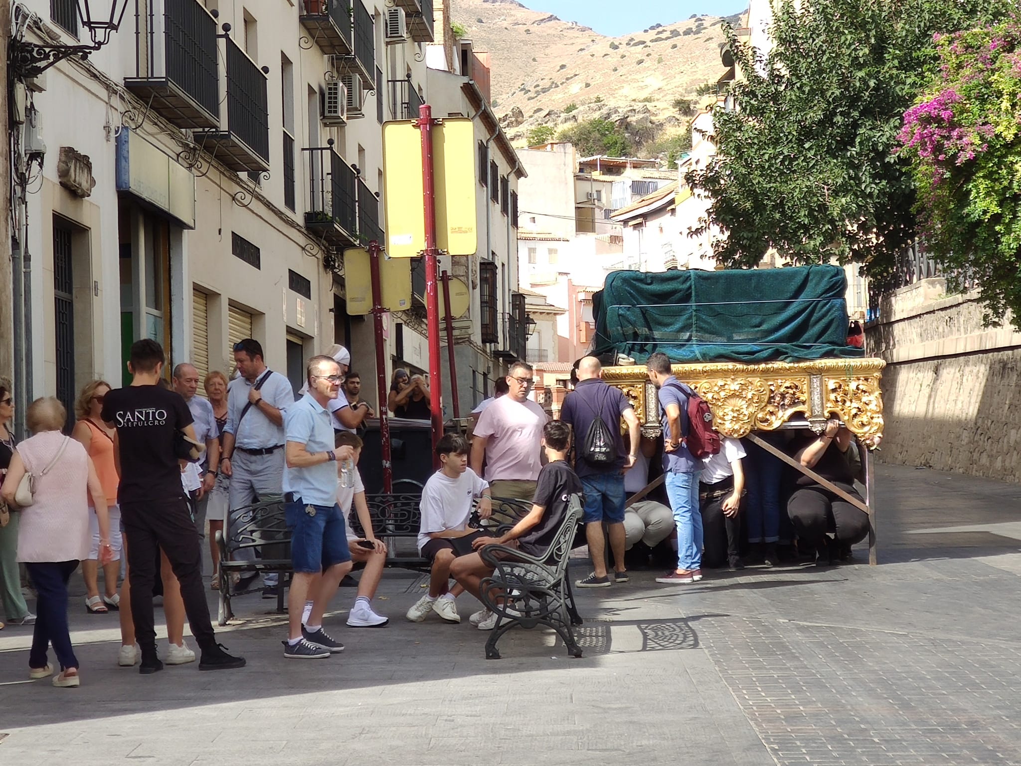Ensayo de costaleros en Jaén para la procesión Magna de 2025.