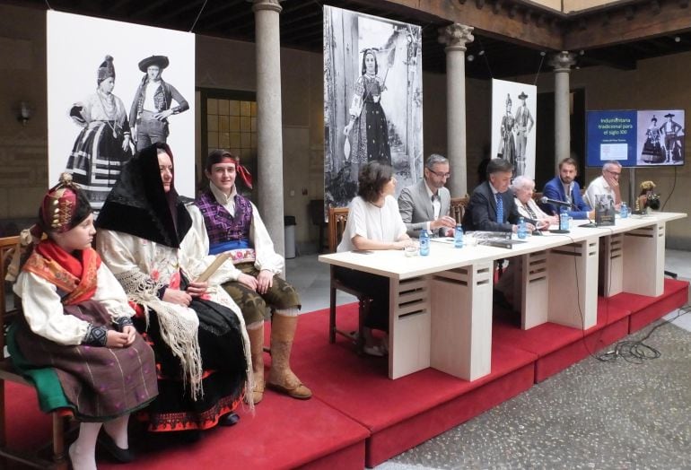 Presentación del libro ‘Indumentaria de Segovia&quot; en la Diputación de Segovia