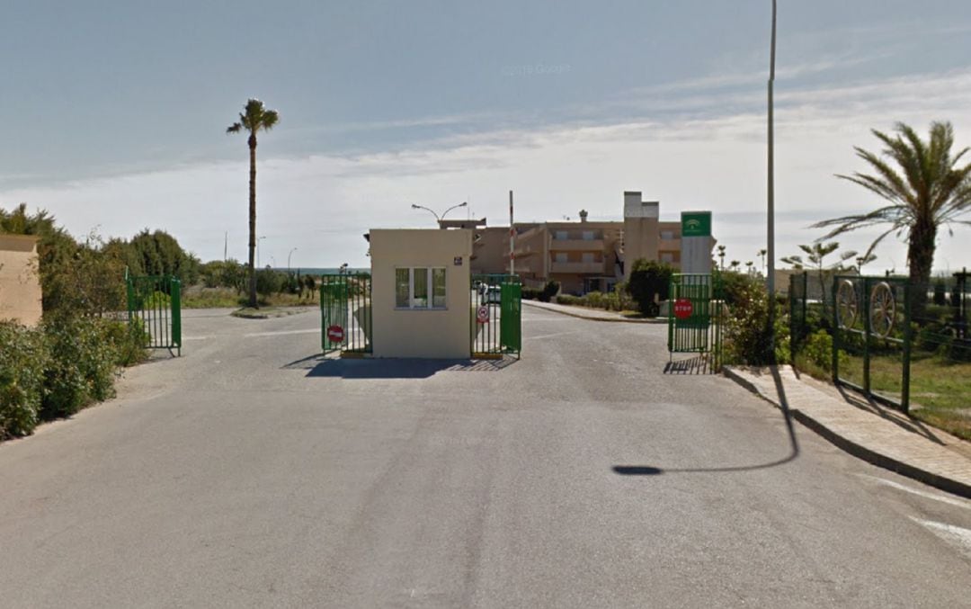 Imagen de la entrada a la Residencia Tiempo Libre de La Línea.