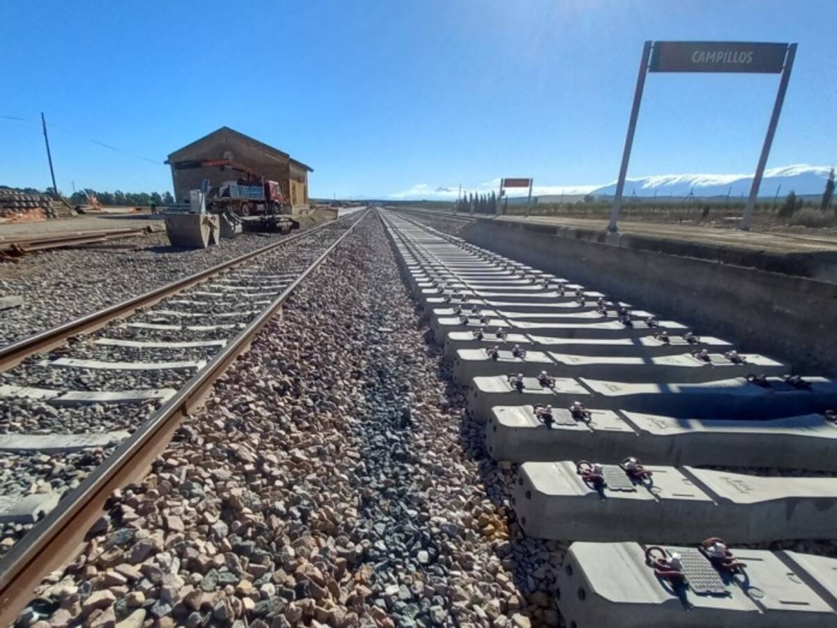 Adif avanza en la renovación integral del tramo Bobadilla-Ronda con el suministro de 223 toneladas de balasto