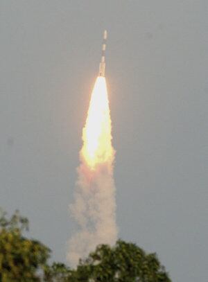 La Agencia Espacial India lanza con éxito su primera nave no tripulada con destino a Marte