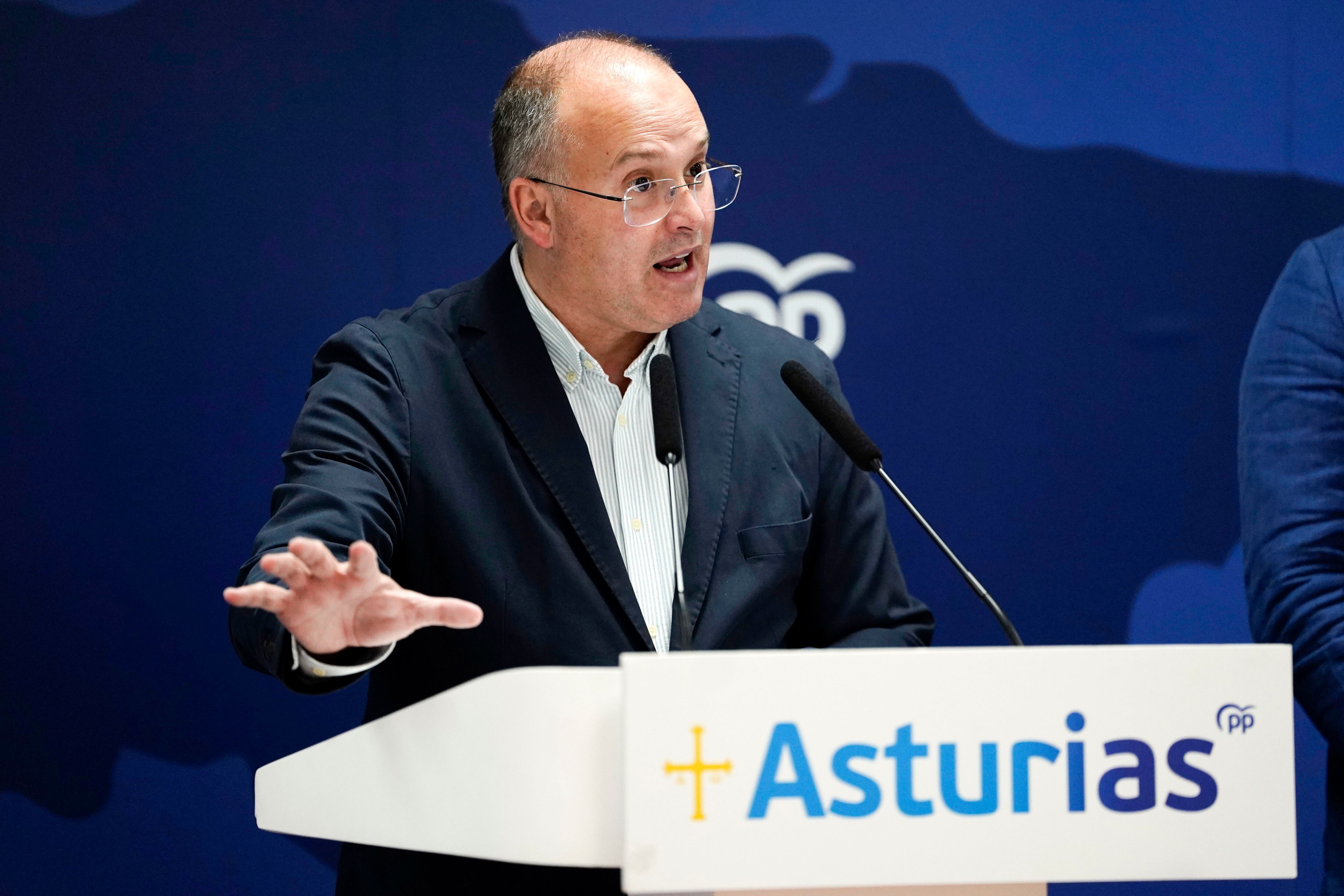 El secretario general Nacional del PP, Miguel Tellado, ofrece una rueda de prensa este viernes en Oviedo.