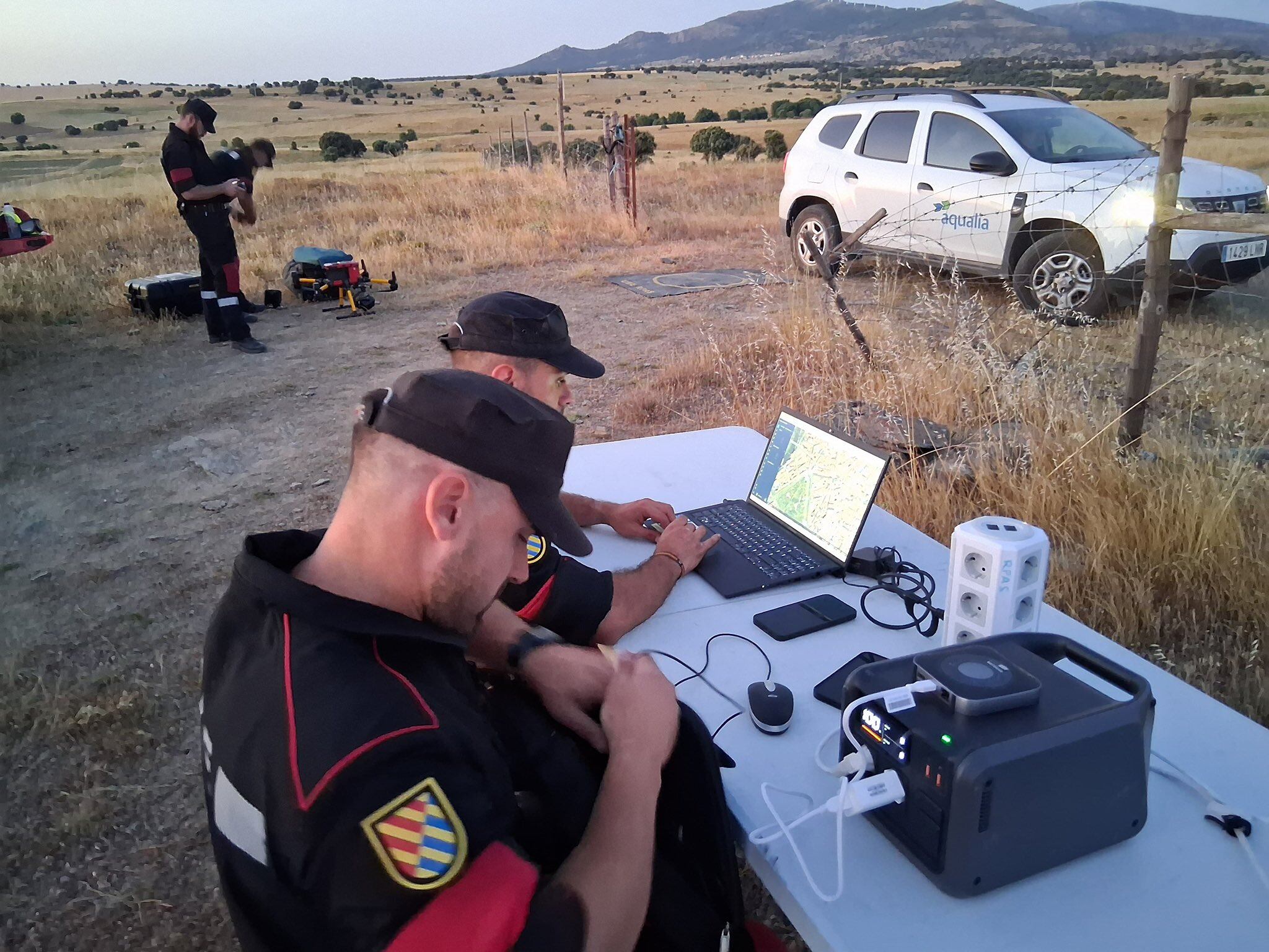 Despliegue de drones de la UME para analizar la tubería que trae el agua desde Serones