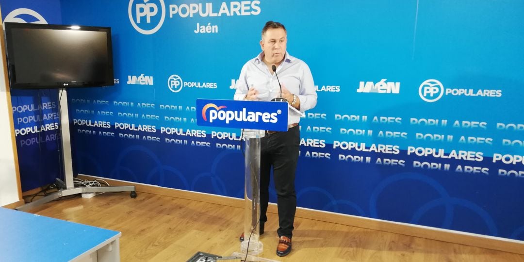 Francisco Palacios, secretario general del Partido Popular de Jaén, durante la rueda de prensa que ha ofrecido este miércoles.