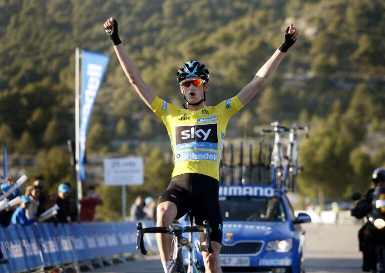 El líder de la Vuelta Ciclista a la Comunidad Valenciana, el holandés Wouter Poels, del equipo Sky, se proclama hoy vencedor de la cuarta etapa entre Orihuela y Xorret del Catí de 141,3 kilómetros. EFE-Manuel Lorenzo