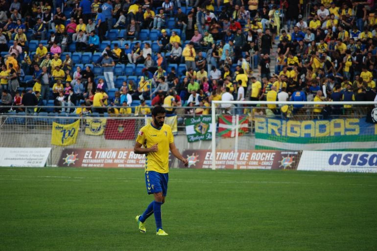 Güiza abandona el campo lamentando las ocasiones falladas