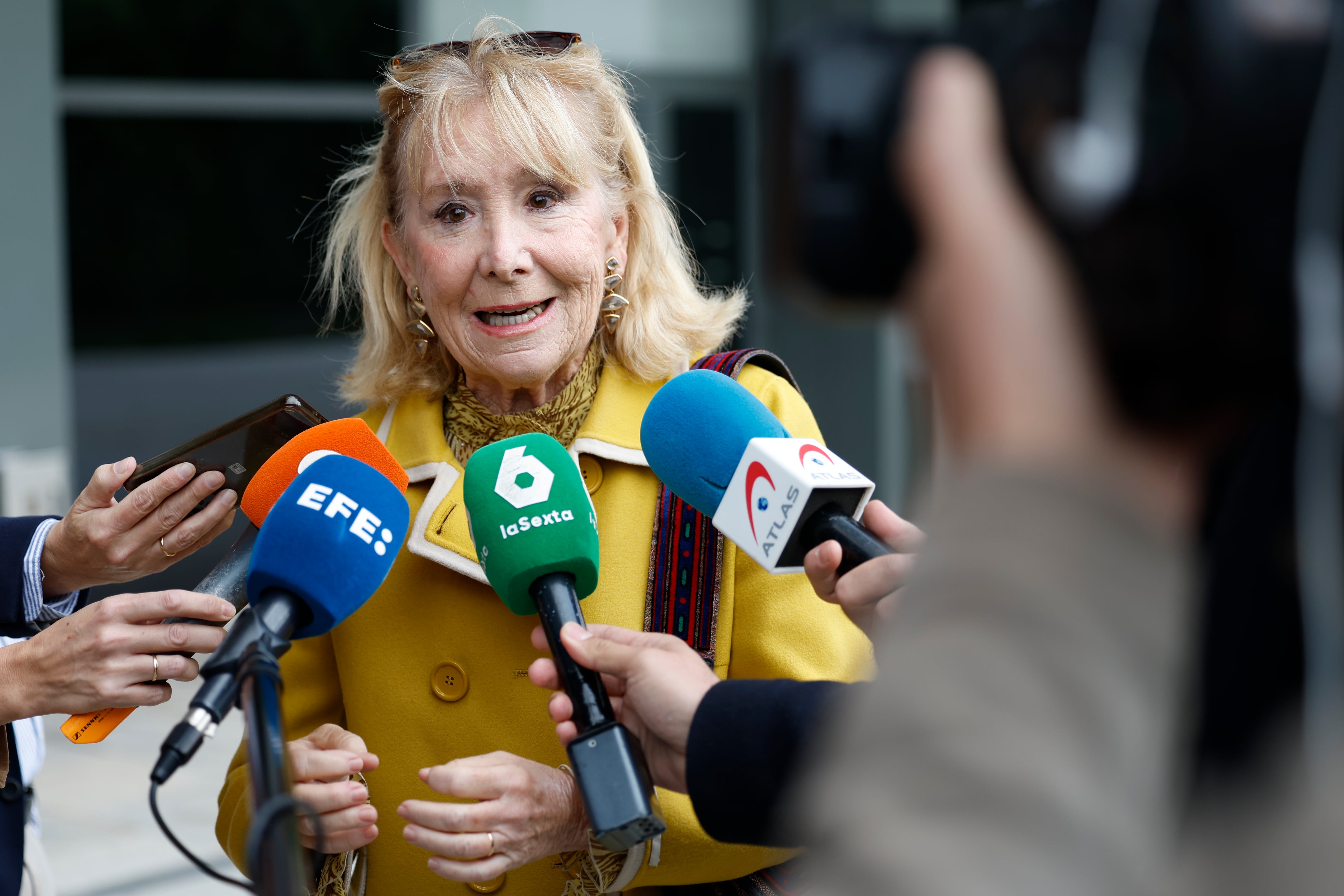 La expresidenta de la Comunidad de Madrid, Esperanza Aguirre a su llegada a un desayuno informativo con el presidente de Castilla y León Alfonso Fernando Fernández Mañueco organizado por el diario &#039;La Razón&#039; en Madrid.