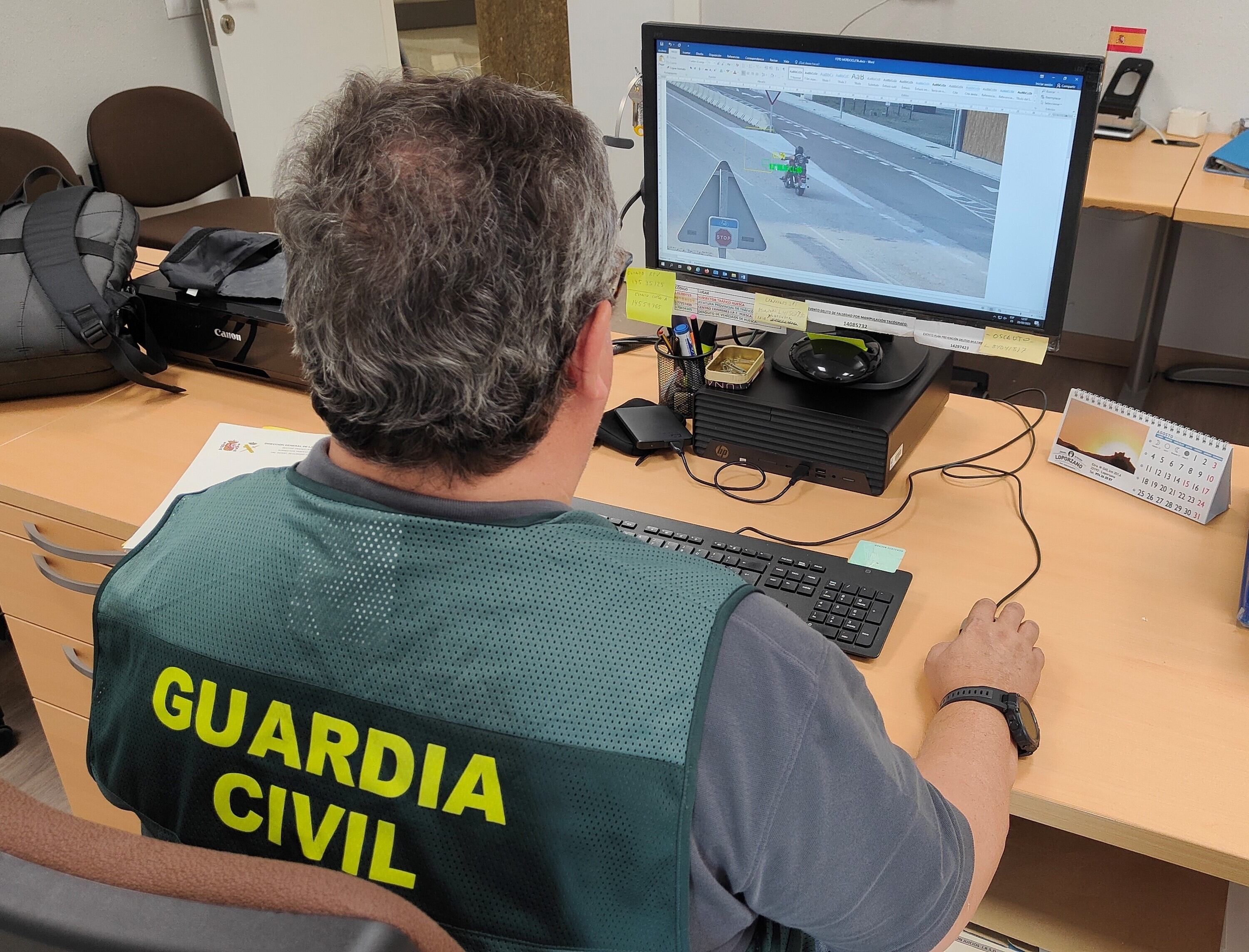 La Guardia Civil investiga a una madre y a su hijo por un delito de falsedad documental. Foto: Guardia Civil