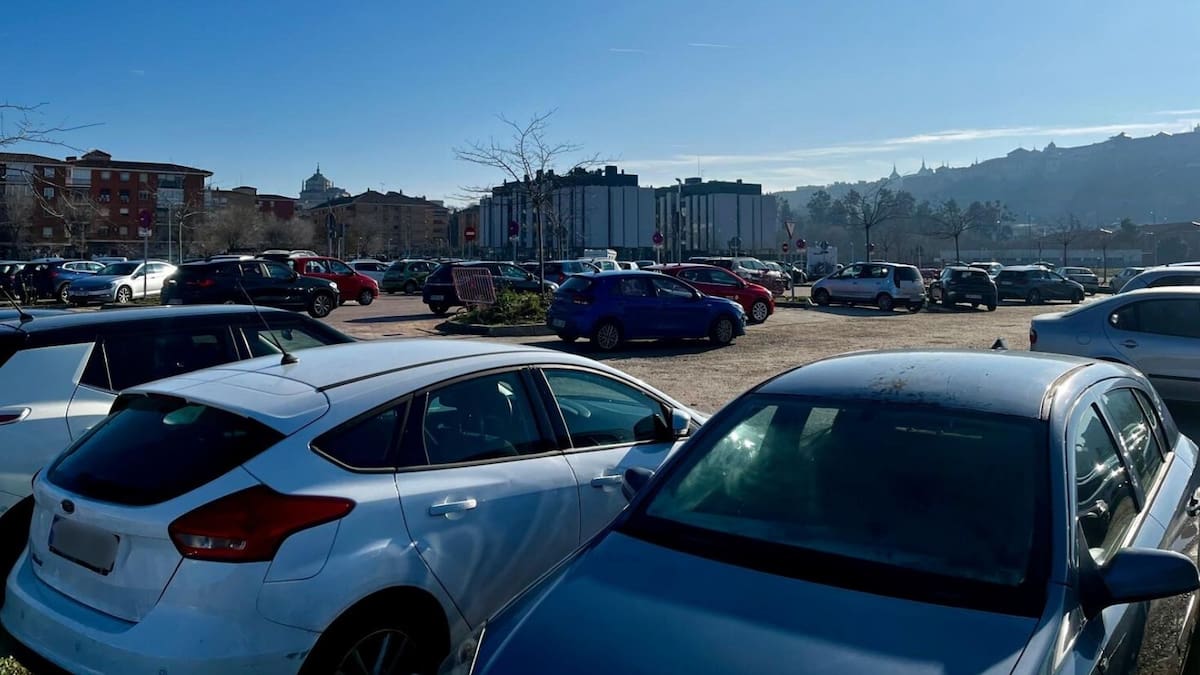 Habrá iluminación en el aparcamiento de Santa Teresa de Toledo: farolas led con placa solar y sobre una peana de un metro