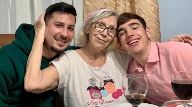 Carmen Castro disfrutando la Nochebuena junto a sus nietos Roberto y Alberto