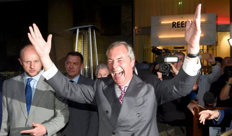 Nigel Farage, el líder del UKIP, celebra el resultado del referéndum por el &#039;brexit&#039;.