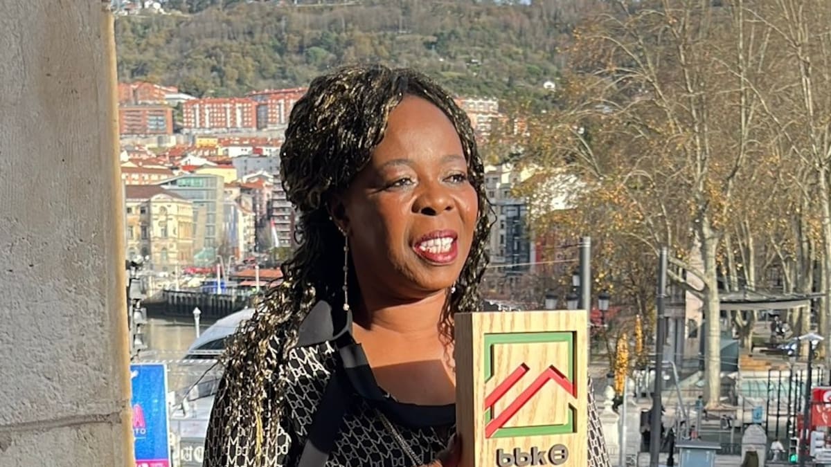 María, madre de Iñaki y Nico Williams, recibe el reconocimiento 'Caseta BBK' como ejemplo de sacrificio y resiliencia