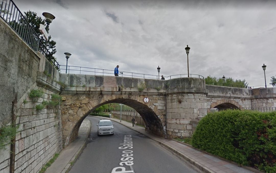 El arco del Paseo Salamanca registra problemas habituales de vehículos atrapados 