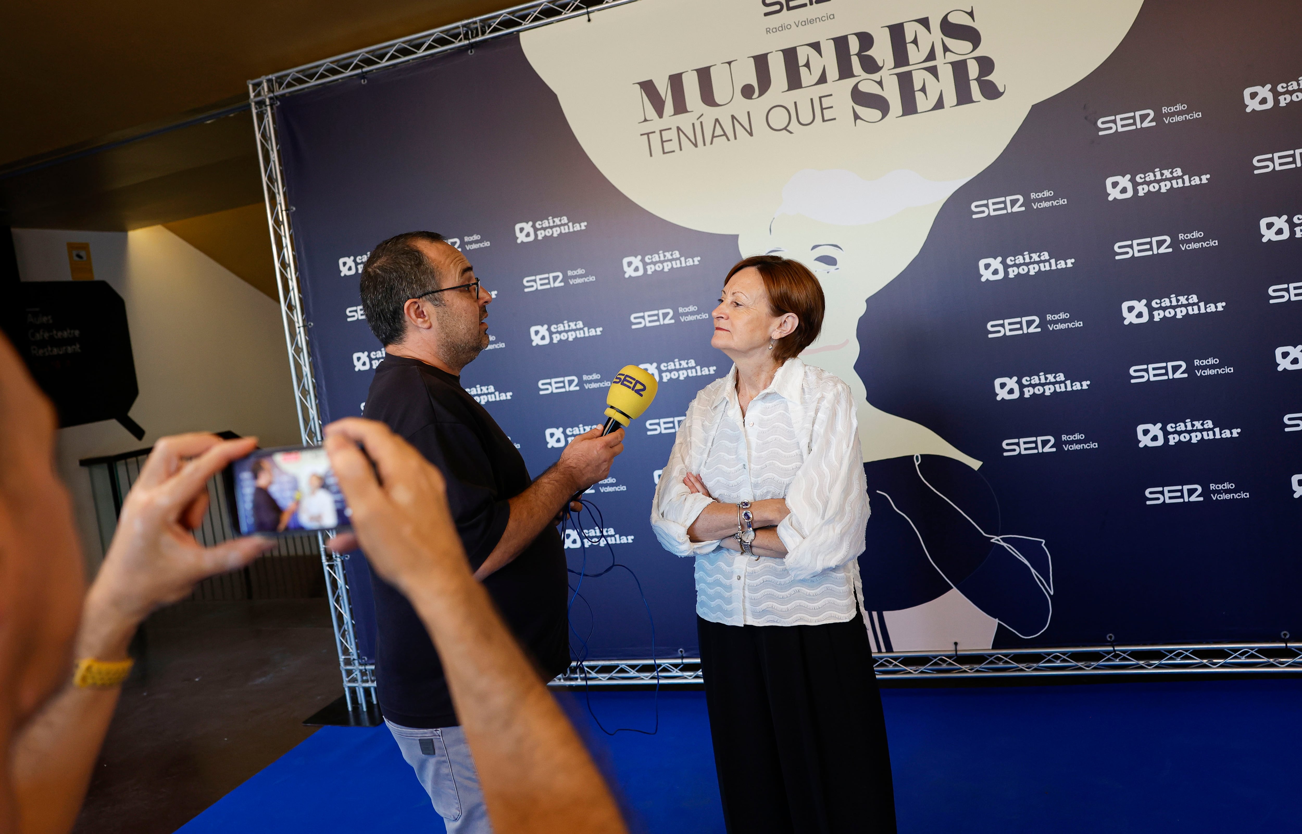 Photocall antes de la gala de premios Mujeres tenían que SER 2025 organizado por Radio Valencia
