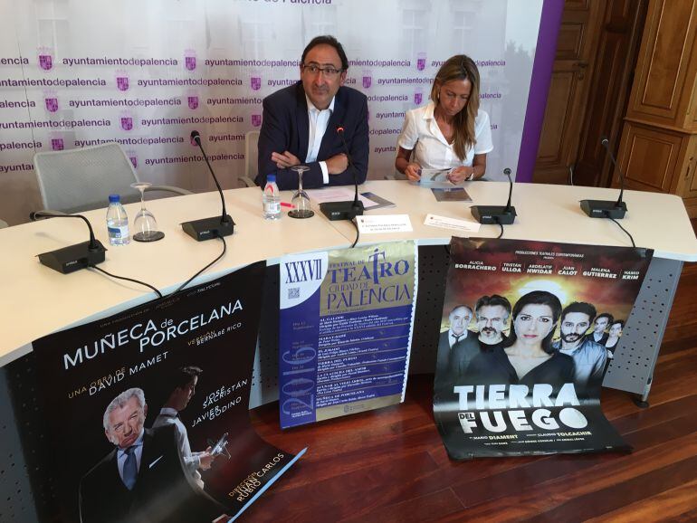 El alcalde de Palencia, Alfonso Polanco y Carmen Fernández, Concejal de Cultura presentan el XXXVII Festival de Teatro Ciudad de Palencia