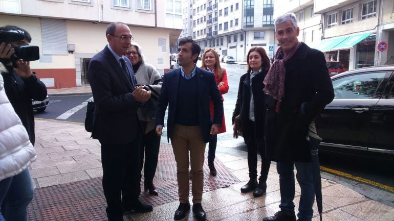 José Reigosa, presidente de Aspnais; José Manuel Rey Varela, conselleiro en funciones de Política Social y Jaime Castiñeira, portavoz del PP en el Concello de Lugo