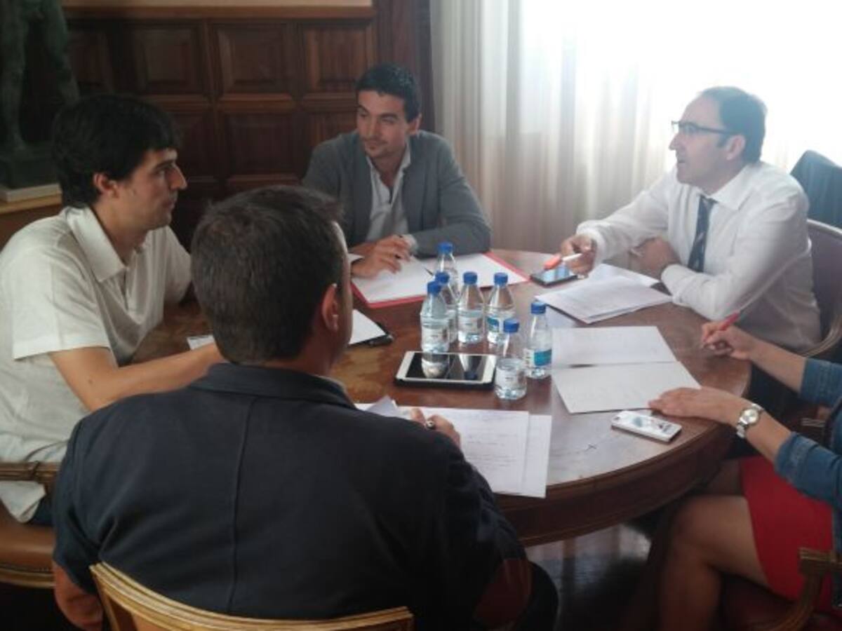 Ocho dedicaciones exclusivas y media