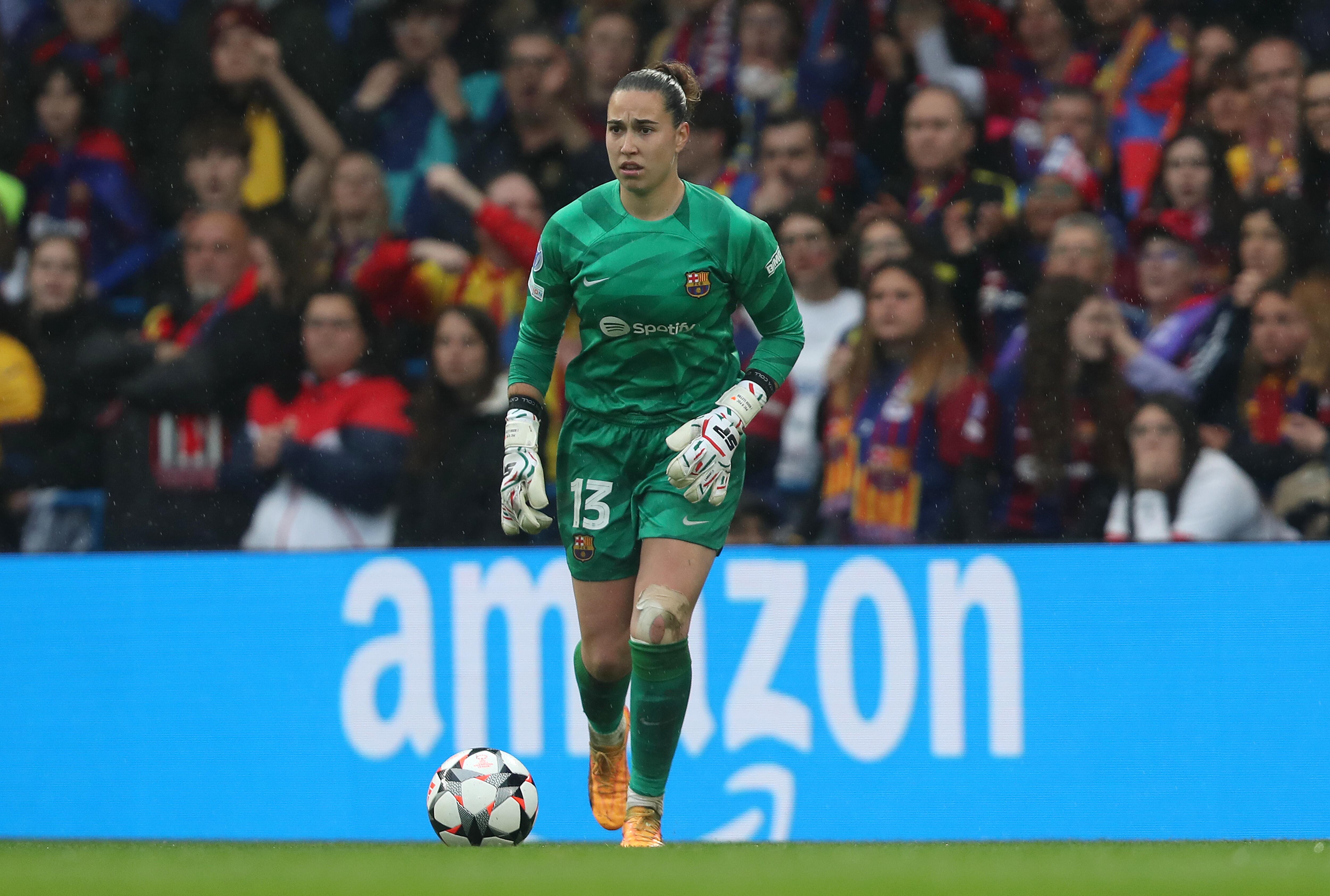 LONDON, ENGLAND - APRIL 27: Cata Coll of Barcelona Femeni during the UEFA Women's Champions League 2023/24 semi-final second leg match between Chelsea FC and FC Barcelona at on April 27, 2024 in London, England.(Photo by Crystal Pix/MB Media/Getty Images)