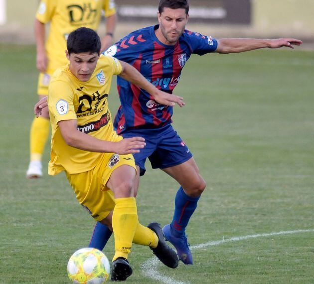 Manu en el último partido con la Gimnástica Segoviana en La Albuera