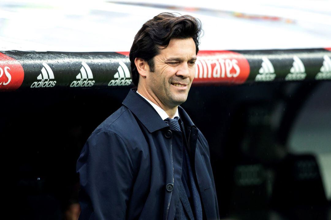 Solari guiña el ojo, durante el partido contra el Sevilla