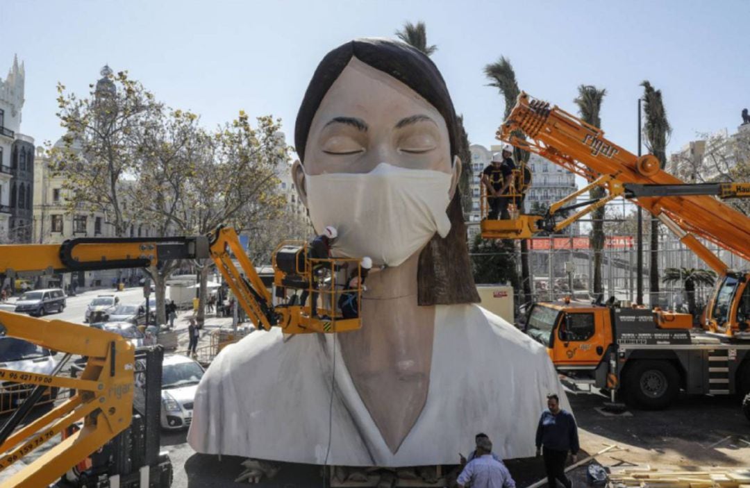 La meditadora con mascarilla fue símbolo de las &quot;no fallas&quot; de 2020