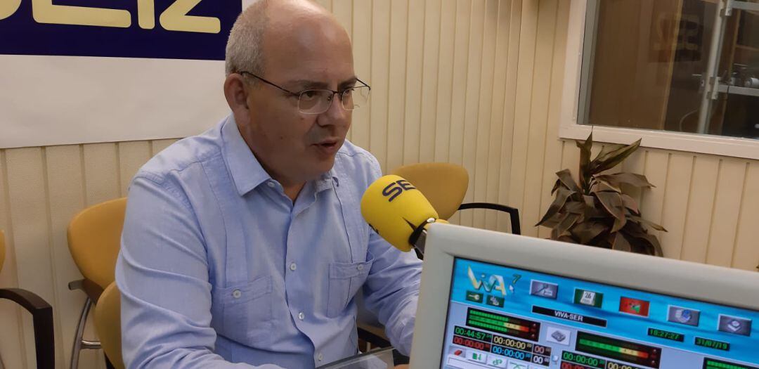 Javier Sánchez Rojas en una entrevista en Radio Jerez