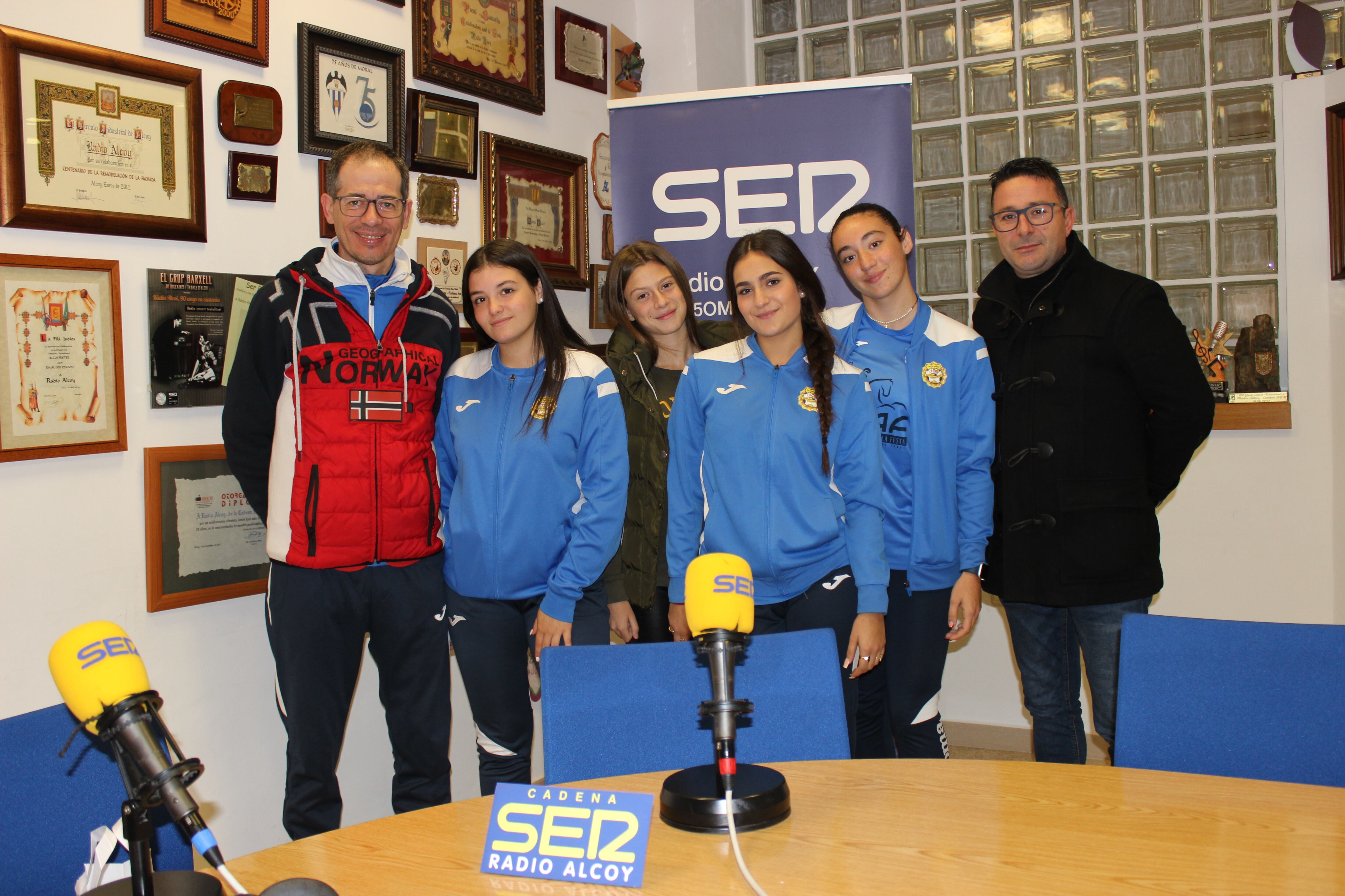 Componentes del equipo femenino del Esides Caramanchel
