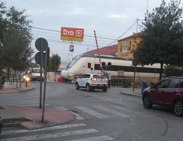 Paso a nivel de la calle La Virgen