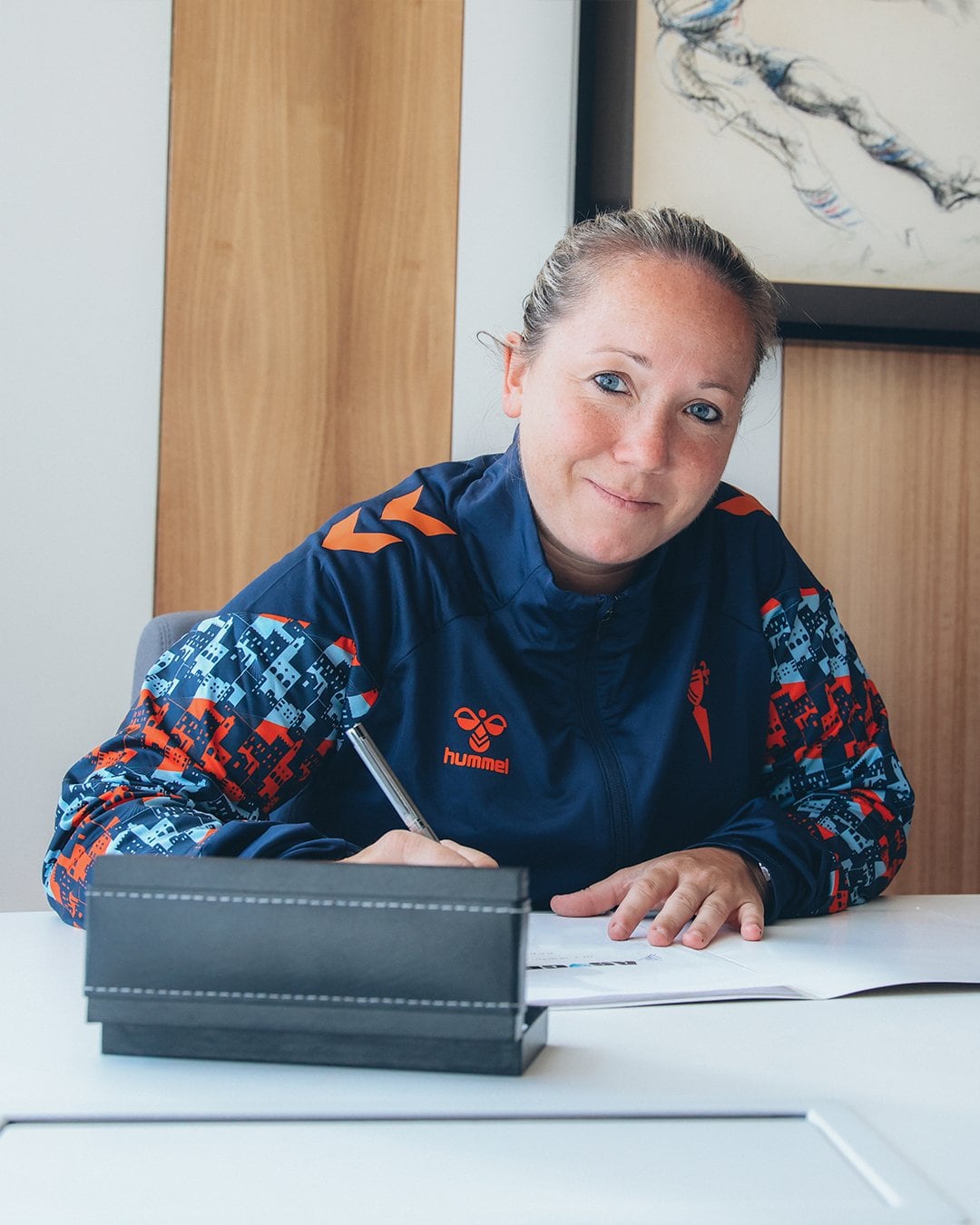 Vicky Vázquez firma su renovación