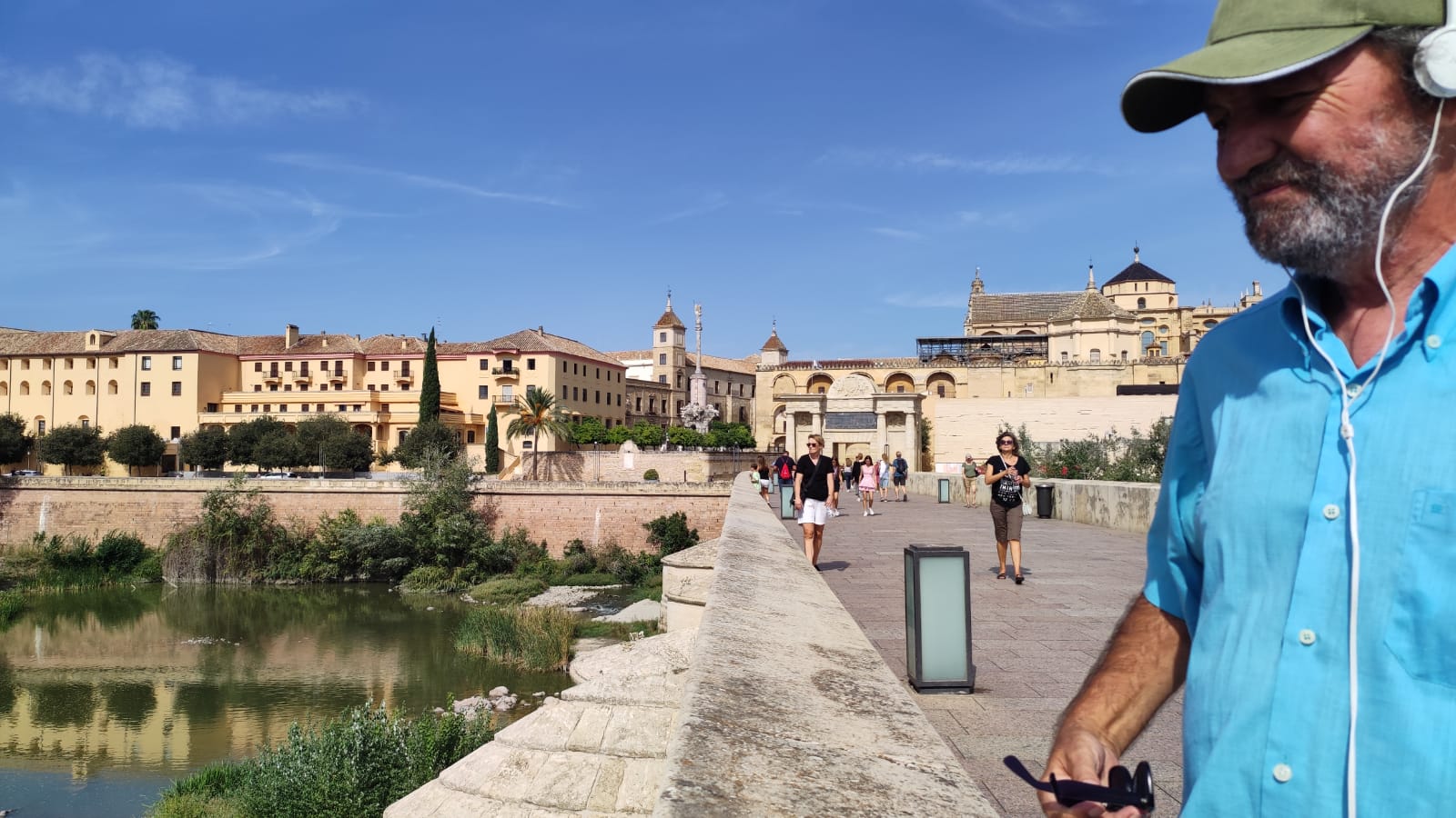 Pepe Larios durante una de sus frecuentes visitas al Río Guadalquivir a su paso por Córdoba para observar la naturaleza