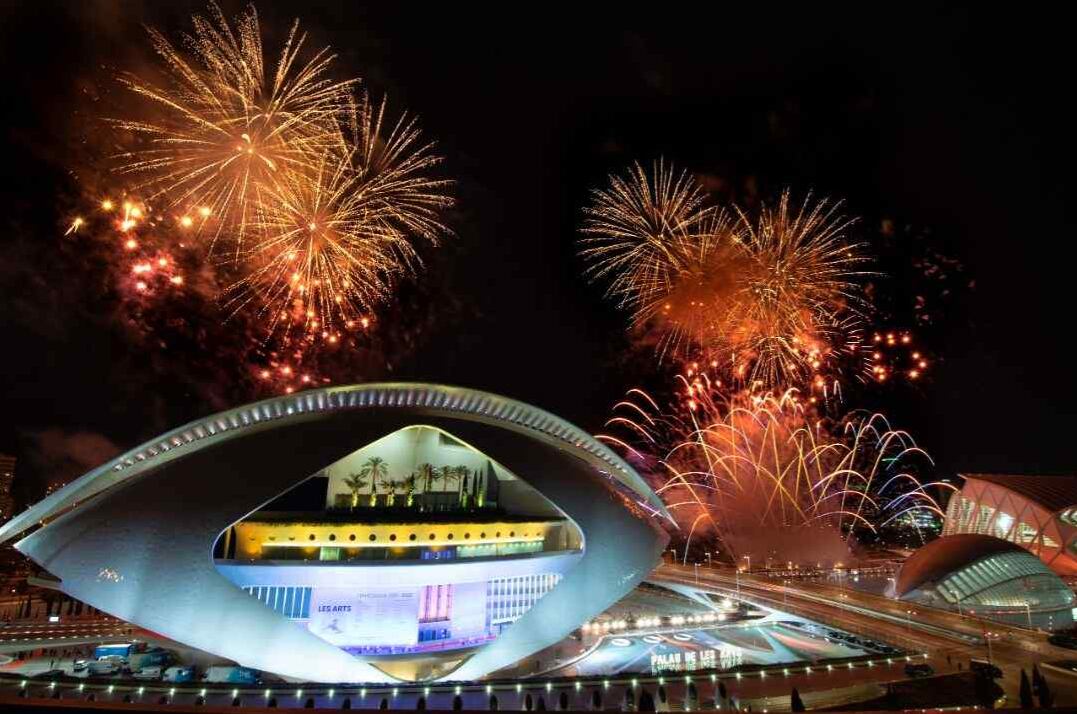 Espectáculo pirotécnico de Ricasa en la Ciudad de las Artes y las Ciencias de València