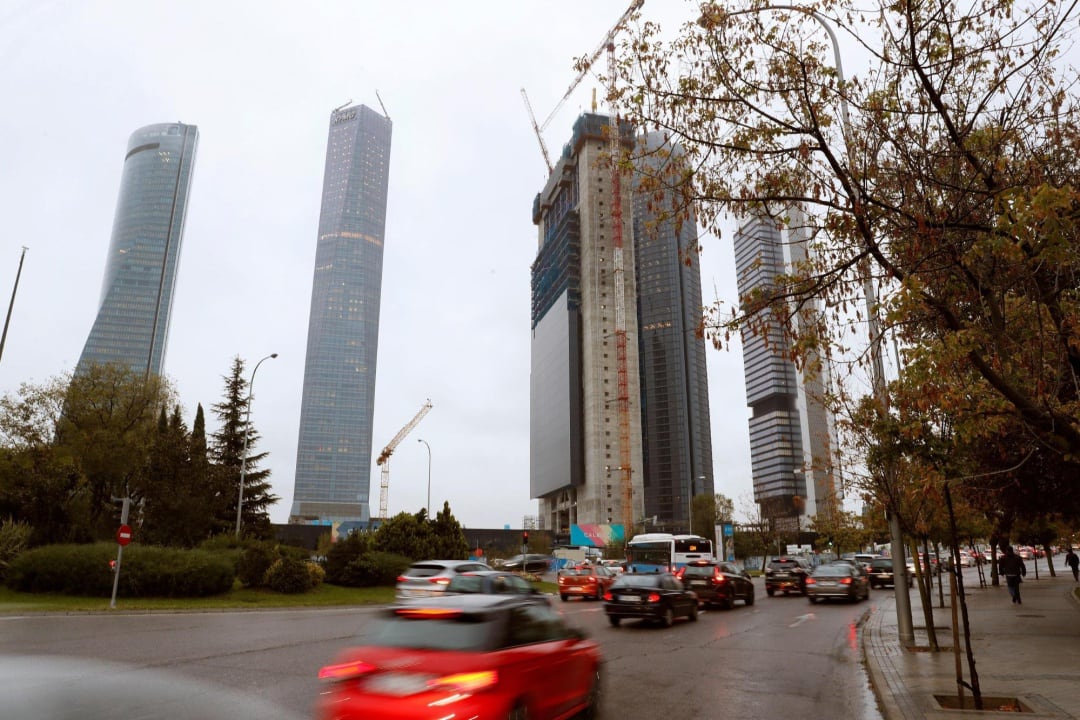 Estado de las obras de la hermana pequeña de las cuatro torres de Madrid, la torre Caleido, que estará finalizada en un mes