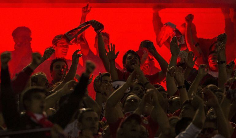 Los seguidores del Benfica, en el duelo ante el Atlético en el Calderón.