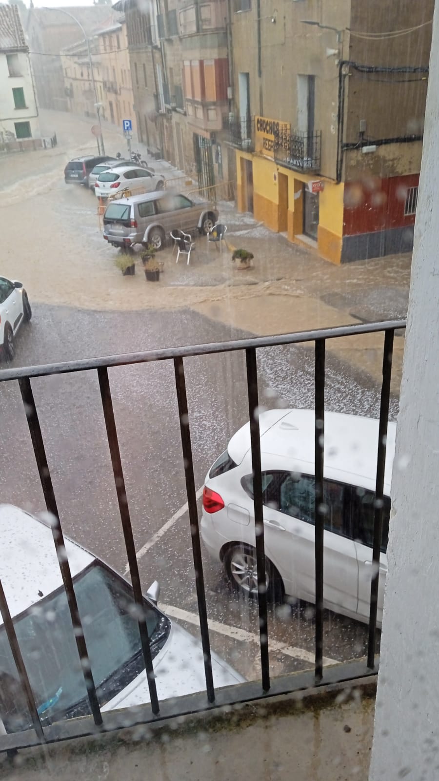 Lluvia y granizo en Ayerbe