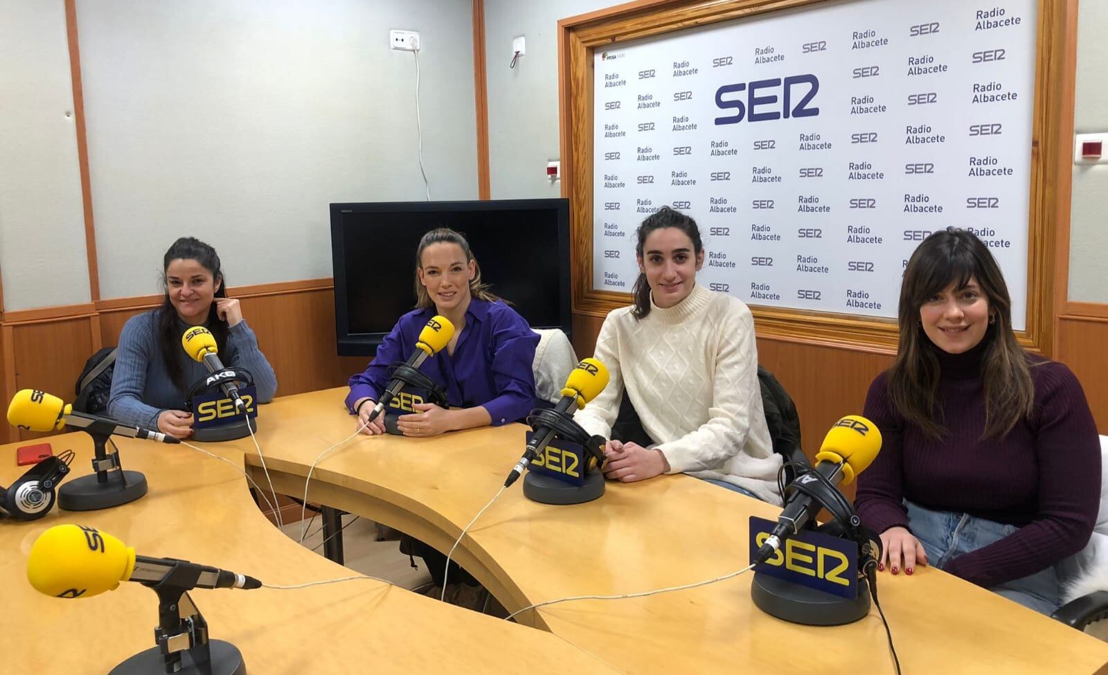 María José Nicolas, Mireia Rodríguez, Esther Jiménez y Elena Córcoles en Radio Albacete