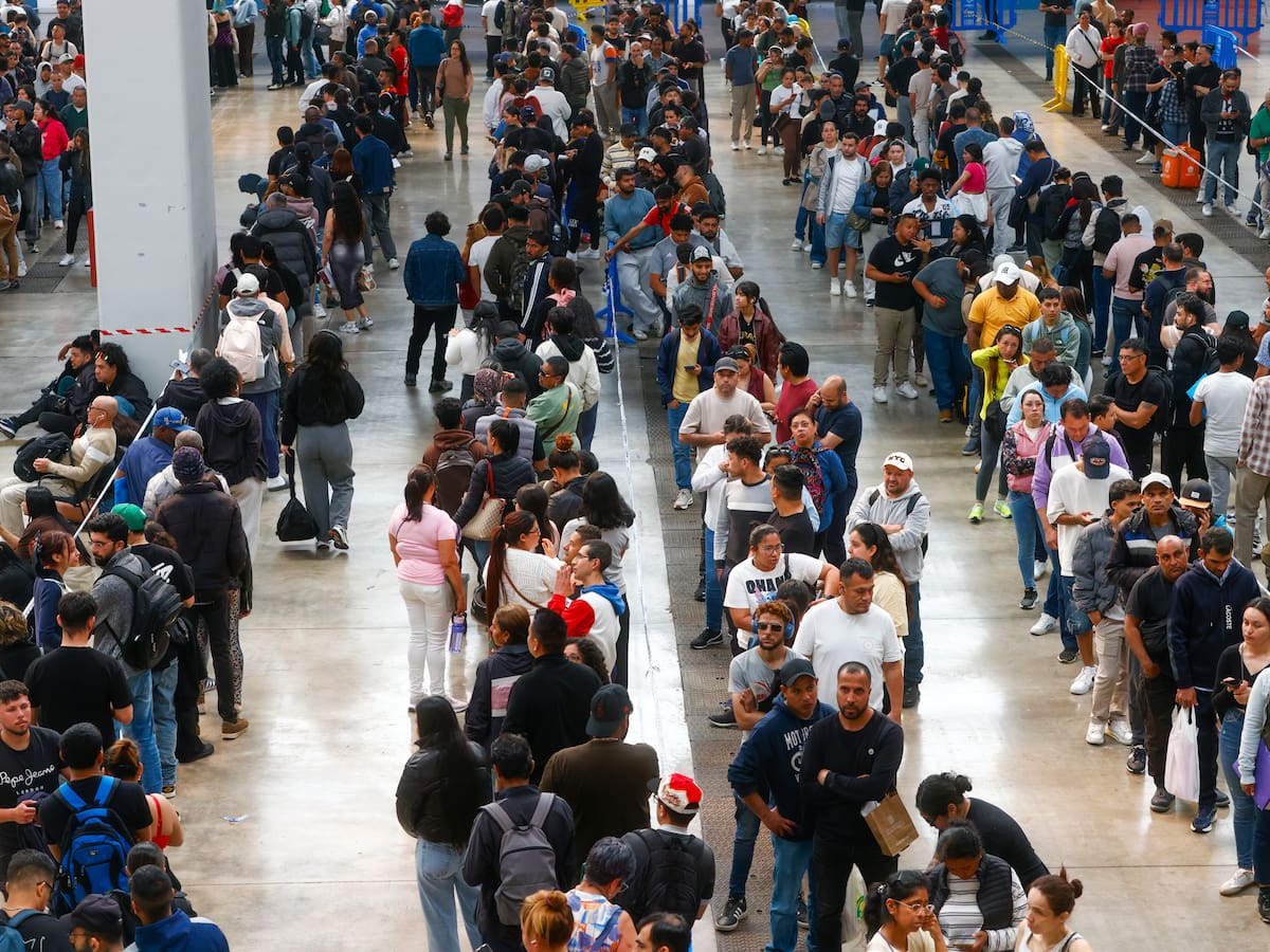 Las organizaciones denuncian que las Administraciones no están "a la altura" ante el proceso para regularizar migrantes