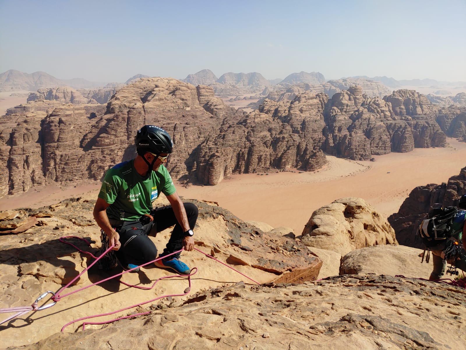 El alpinista gaditano Enrique Osiel, durante la ascensión al Jebel Khazali (Héctor González).