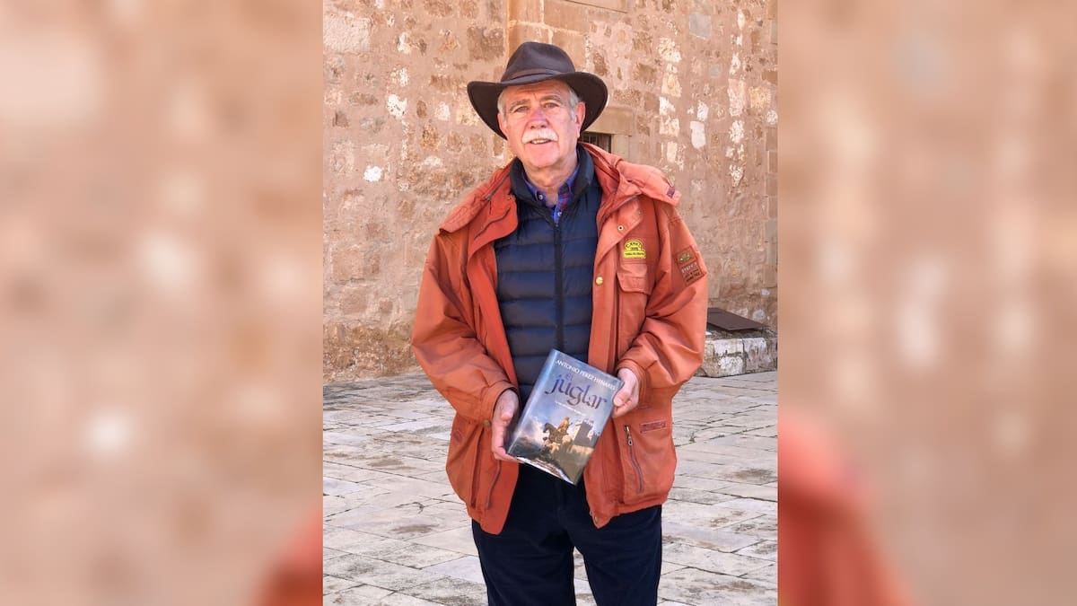 Entrevistamos a Antonio Pérez Henares por su nueva novela El juglar