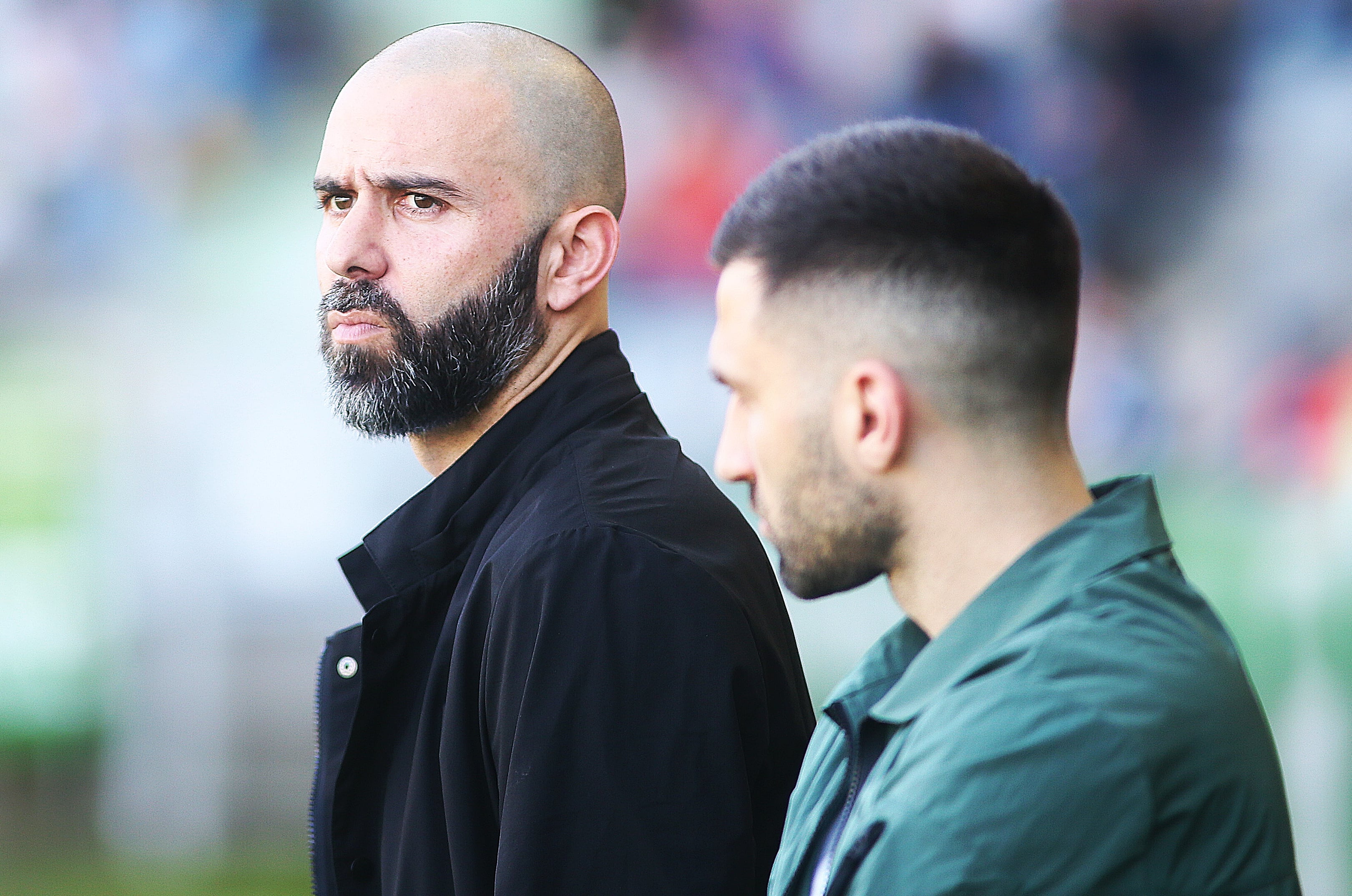 Joselu, junto a Luca Ferrone en A Malata durante el Racing-Deportivo del pasado 16 de abril (foto: Raúl Lomba / Cadena SER)