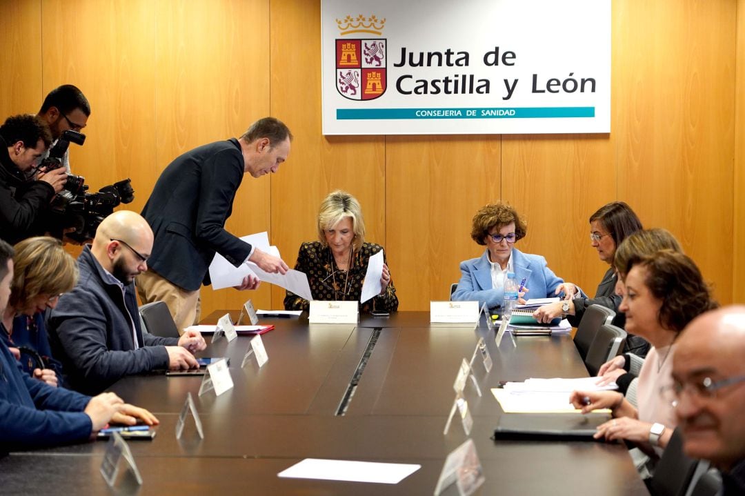 Reunión de la comisión de seguimiento del coronavirus en Castilla y León