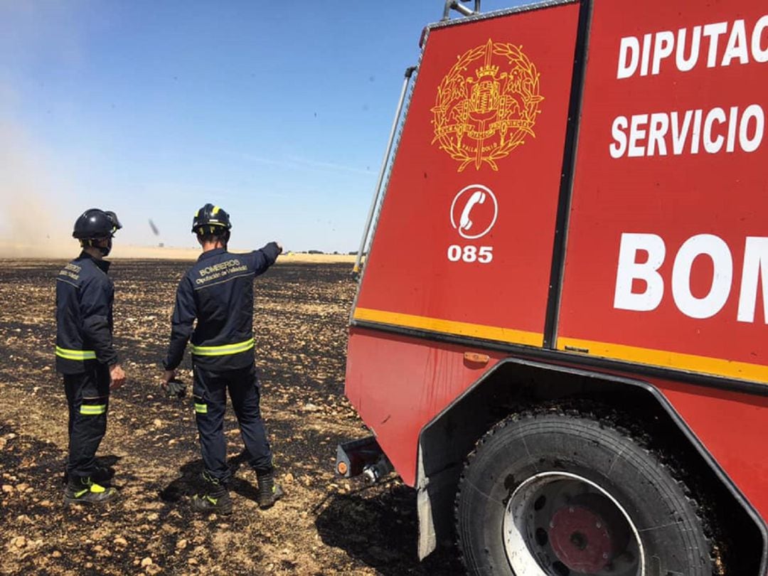 Los efectivos del parque de bomberos de Diputación actuaron en la zona afectada por la llamas.